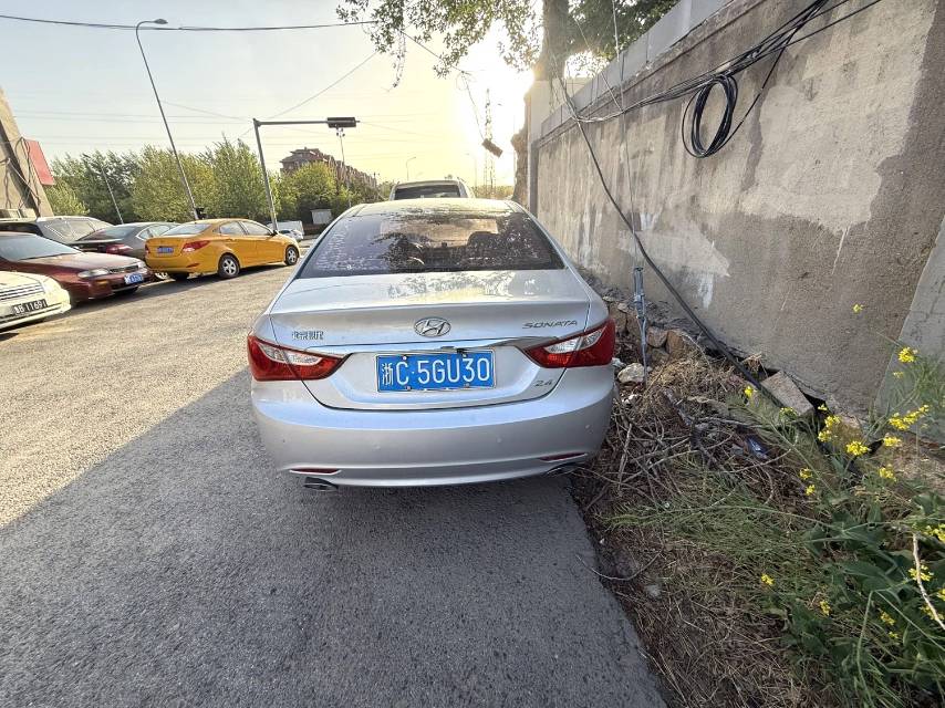 Hyundai 2.4L AutomaticLuxury V