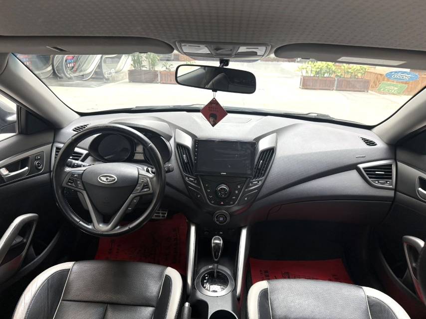 Hyundai Veloster 1.6T с автоматической коробкой передач, версия Luxury