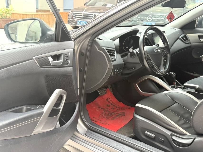 Hyundai Veloster 1.6T с автоматической коробкой передач, версия Luxury
