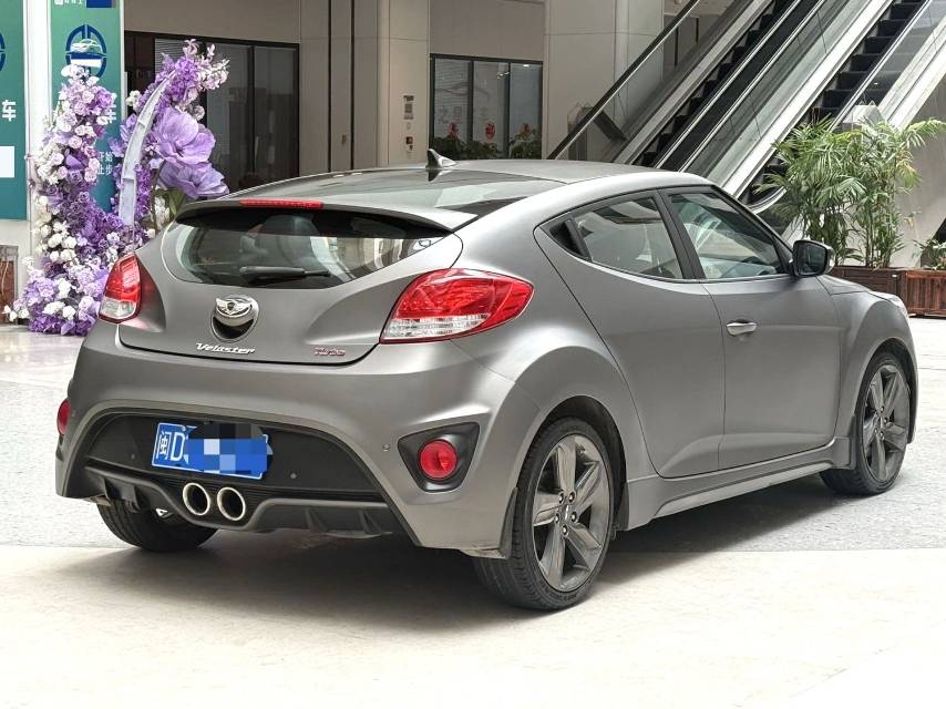 Hyundai Veloster 1.6T с автоматической коробкой передач, версия Luxury