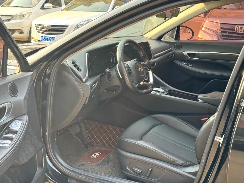 Hyundai 270TGDi DCT GL Lead