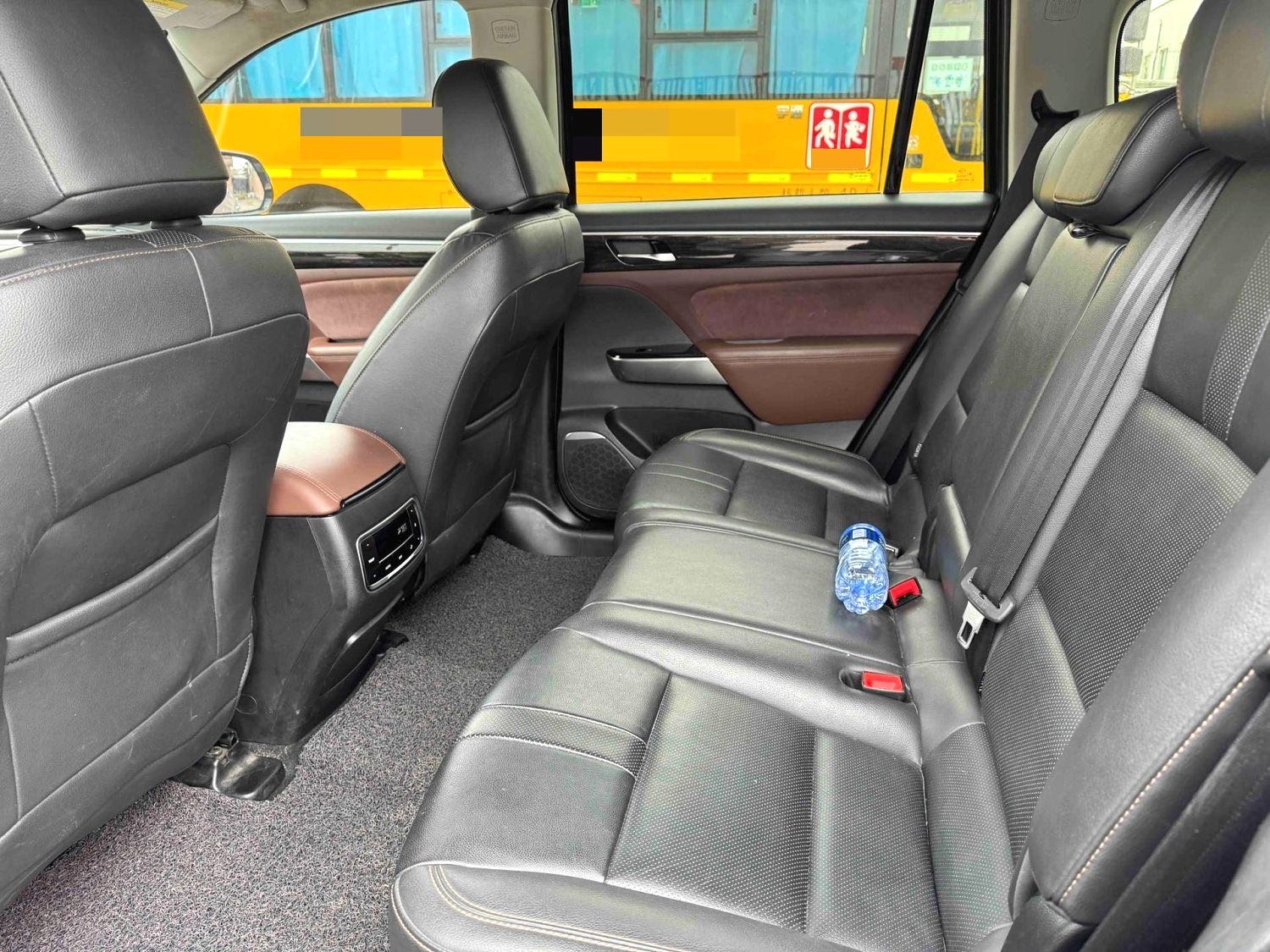 传祺 GS 8 Model Year 390T 两驱豪华智联版 七座