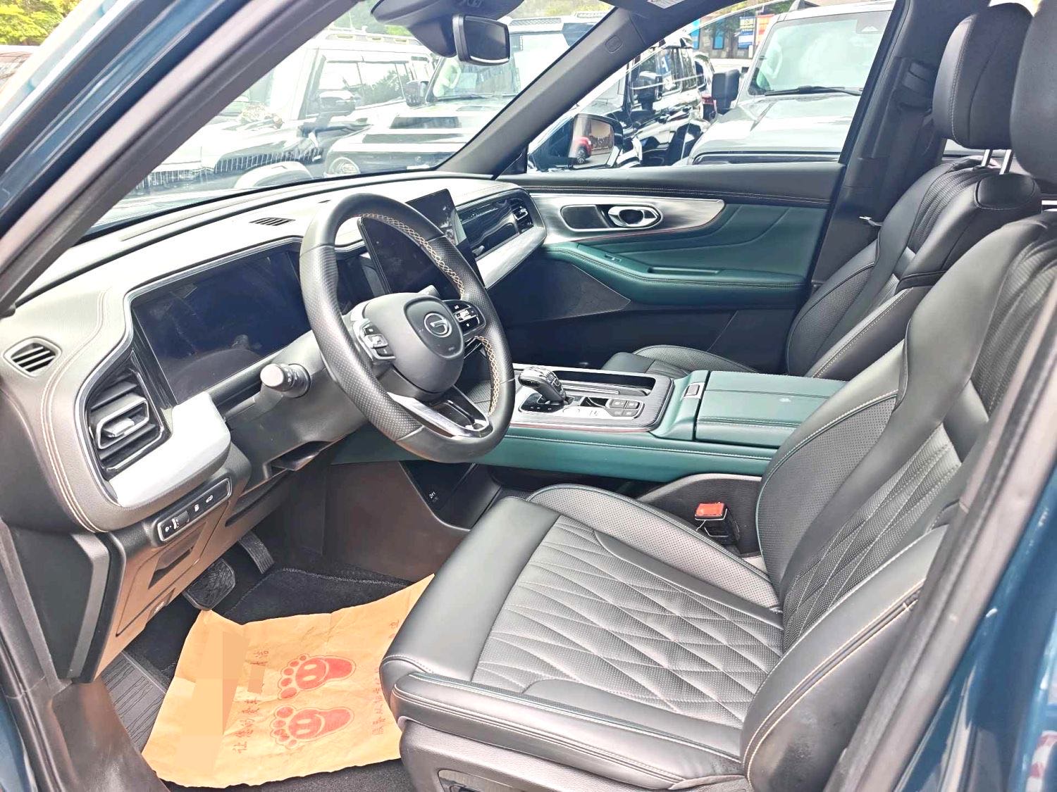 传祺 GS 8 Model Year 领航系列 2.0TGDI 四驱豪华智联版 七座