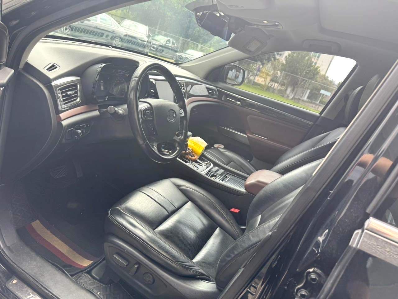 传祺 GS 8 Model Year 320T 两驱豪华智联版 七座