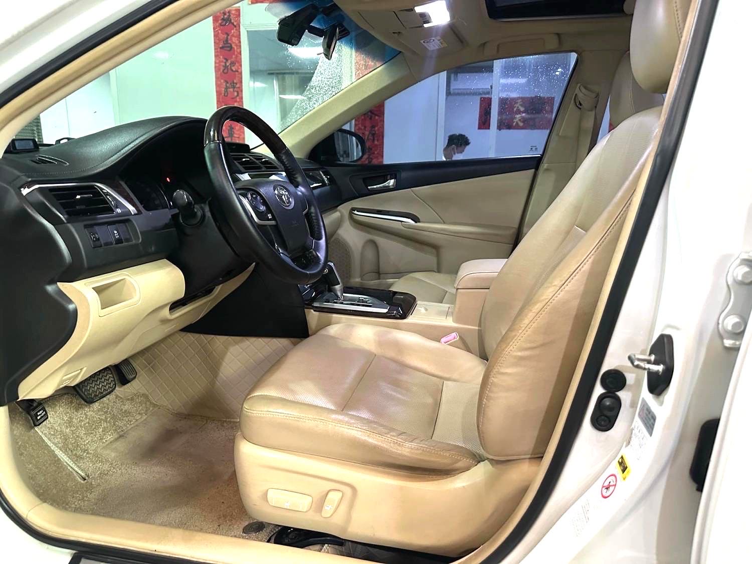 Toyota Camry 2.0G Lead