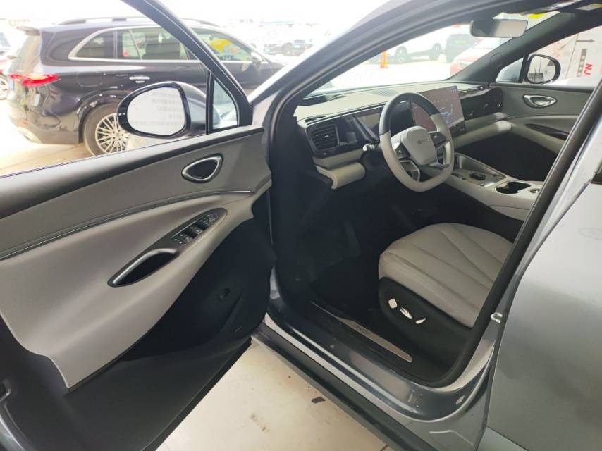 BYD 06 — электромобиль на альтернативном топливе, версия 605 Plus