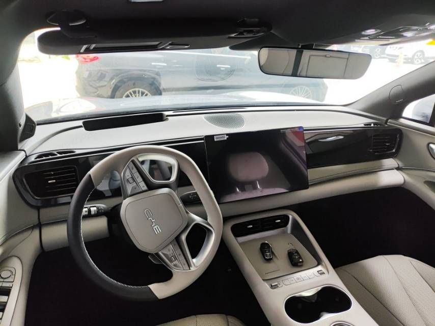 BYD 06 — электромобиль на альтернативном топливе, версия 605 Plus