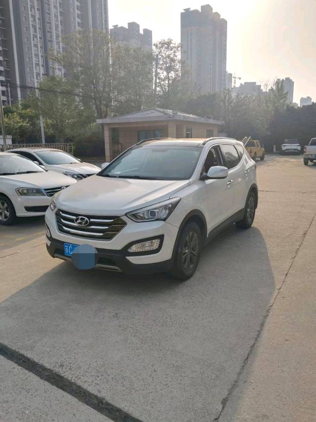 Hyundai Santa Fe 2.4L Automatic2WD