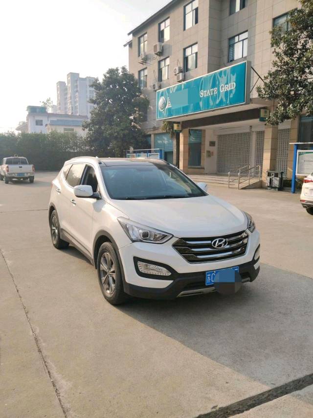 Hyundai Santa Fe 2.4L Automatic2WD