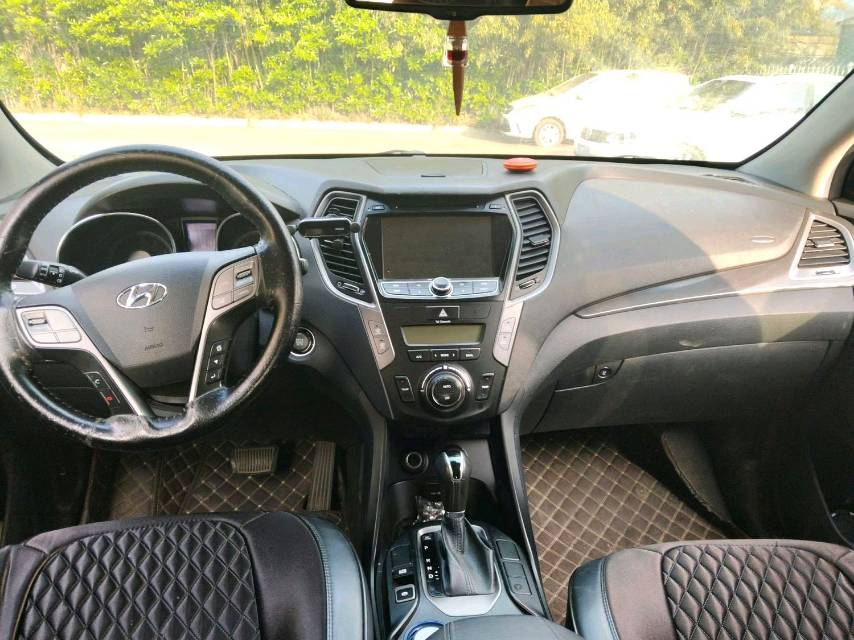 Hyundai Santa Fe 2.4L Automatic2WD