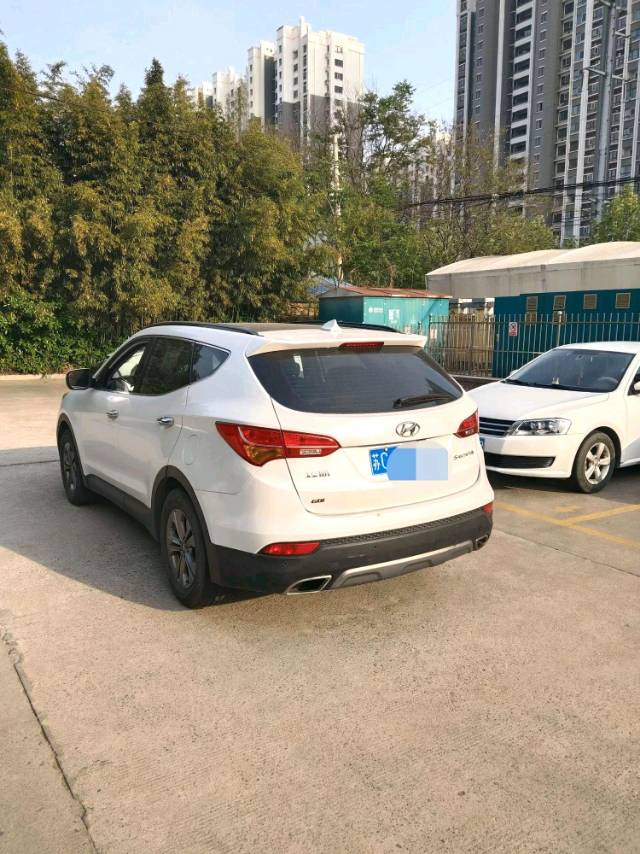 Hyundai Santa Fe 2.4L Automatic2WD