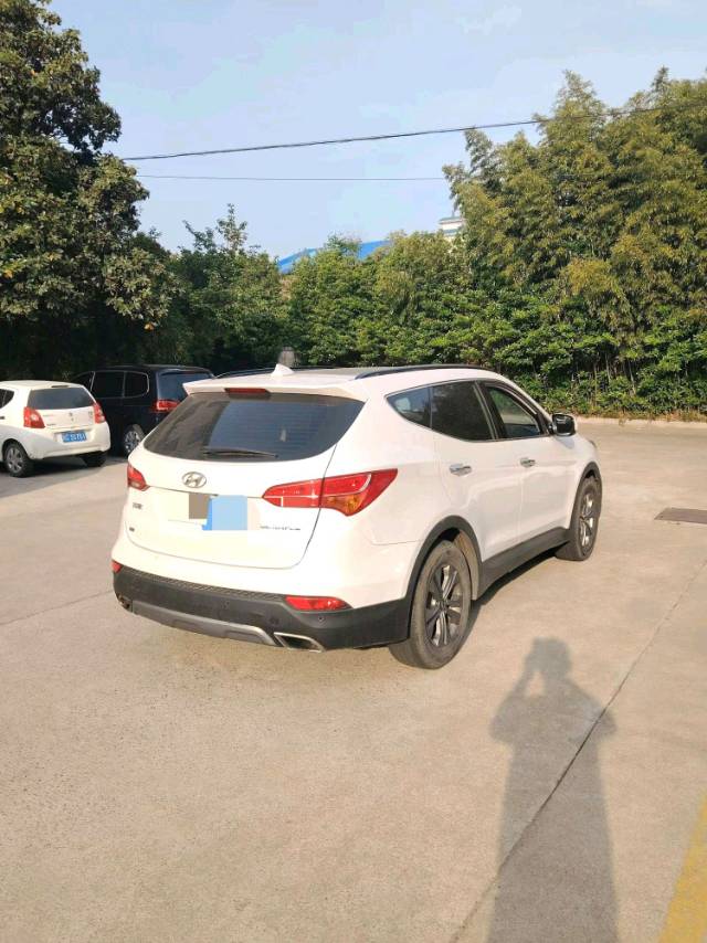 Hyundai Santa Fe 2.4L Automatic2WD