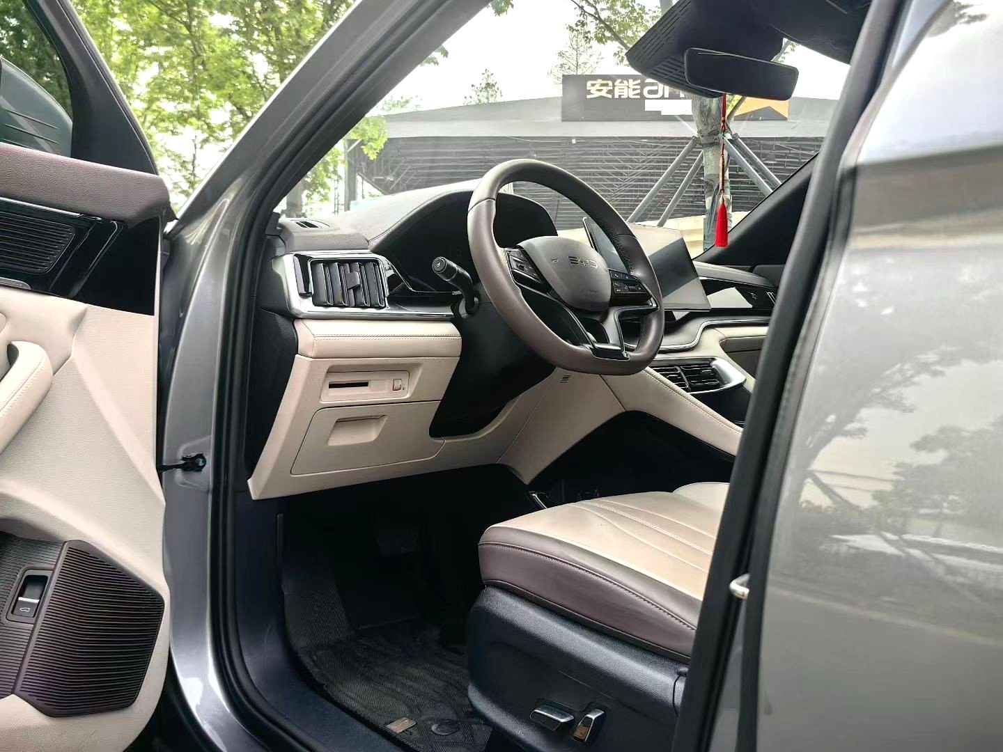 BYD PLUS — электромобиль на альтернативном топливе с запасом хода 520 км, люкс-класс