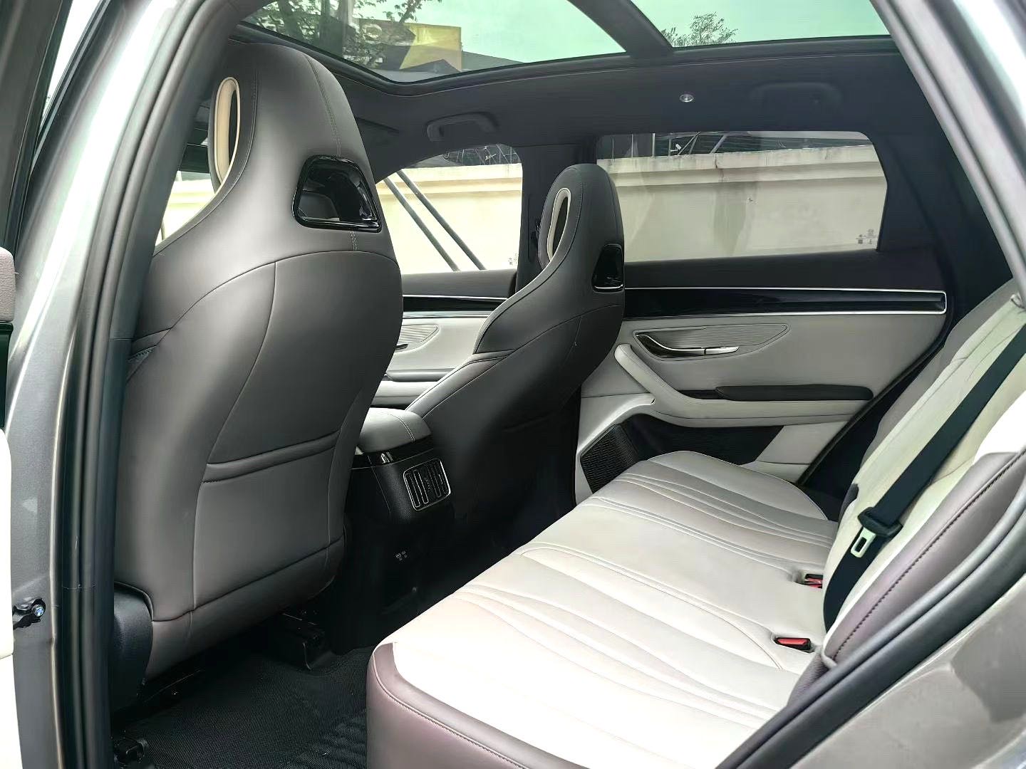 BYD PLUS — электромобиль на альтернативном топливе с запасом хода 520 км, люкс-класс
