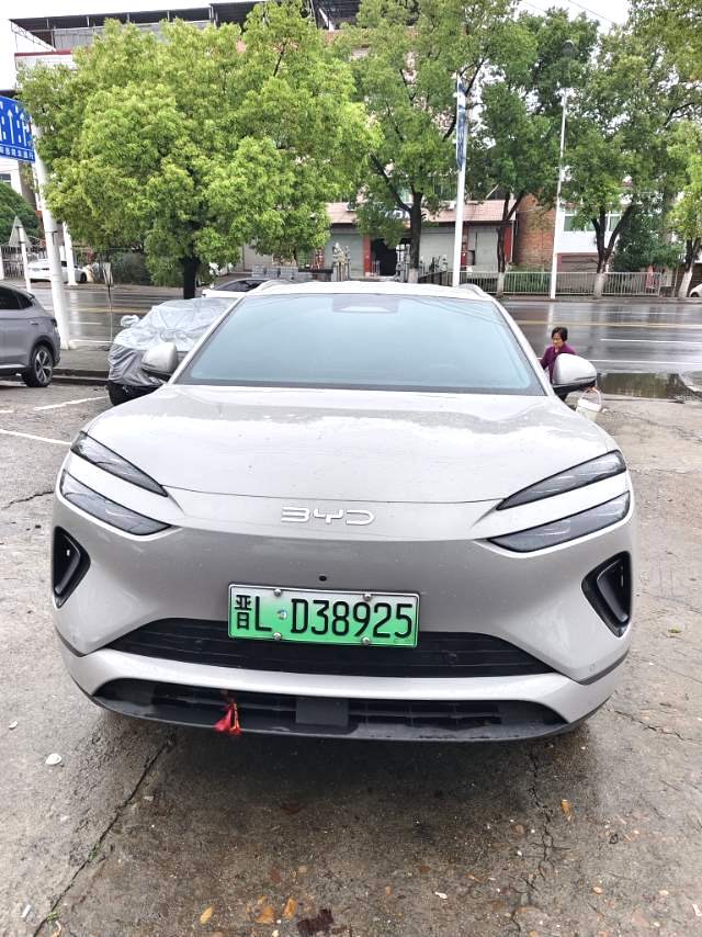 BYD 06 — электромобиль на альтернативном топливе 520