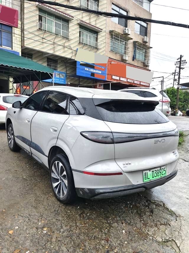 BYD 06 — электромобиль на альтернативном топливе 520