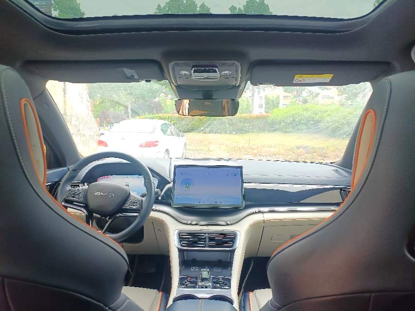 宋 PLUS New Energy Model Year 荣耀版 Electric Vehicle 520km Luxury