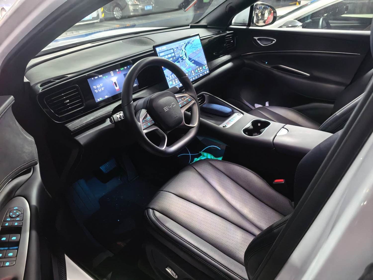 BYD 06 — электромобиль на альтернативном топливе 520