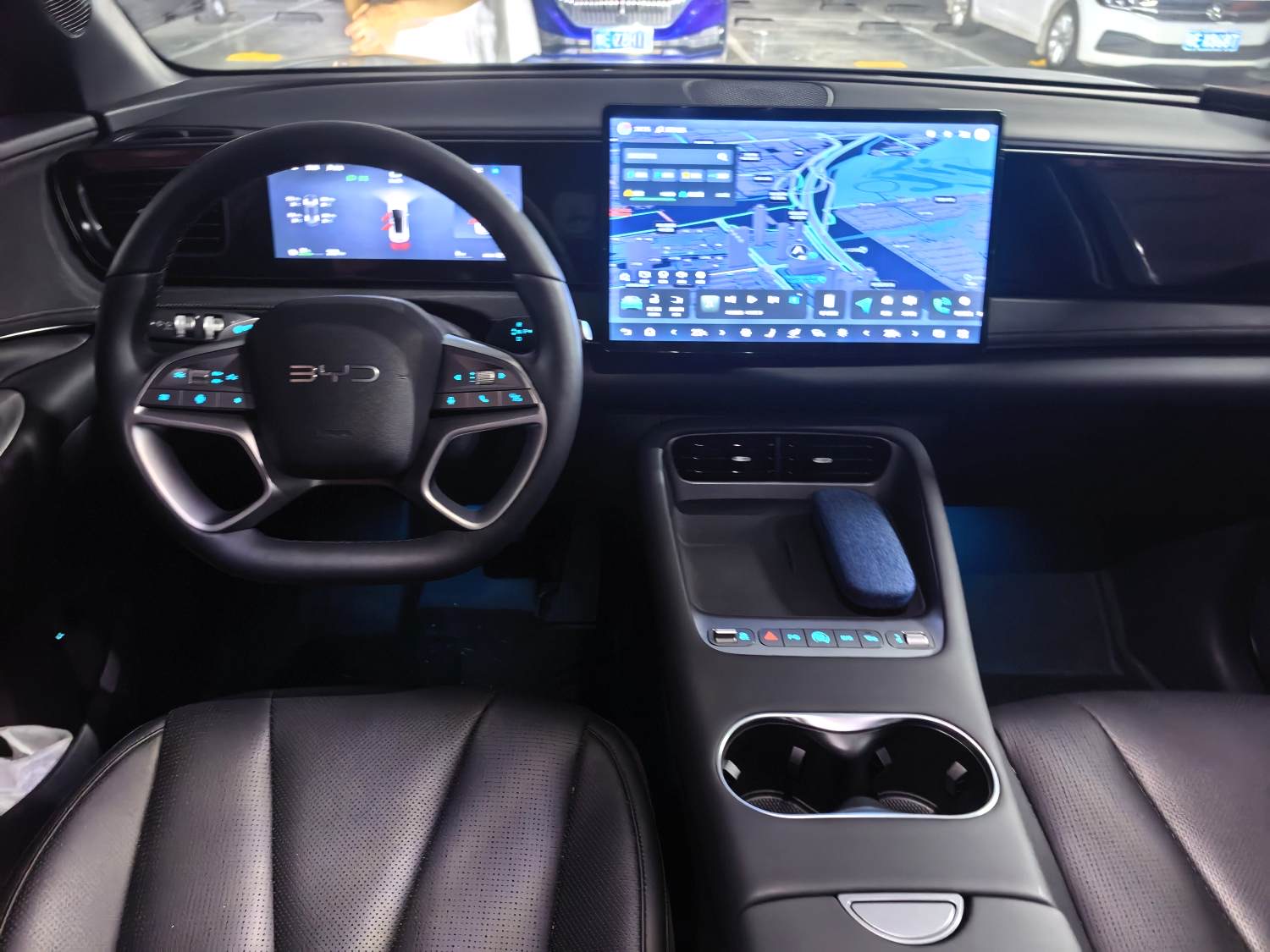 BYD 06 — электромобиль на альтернативном топливе 520