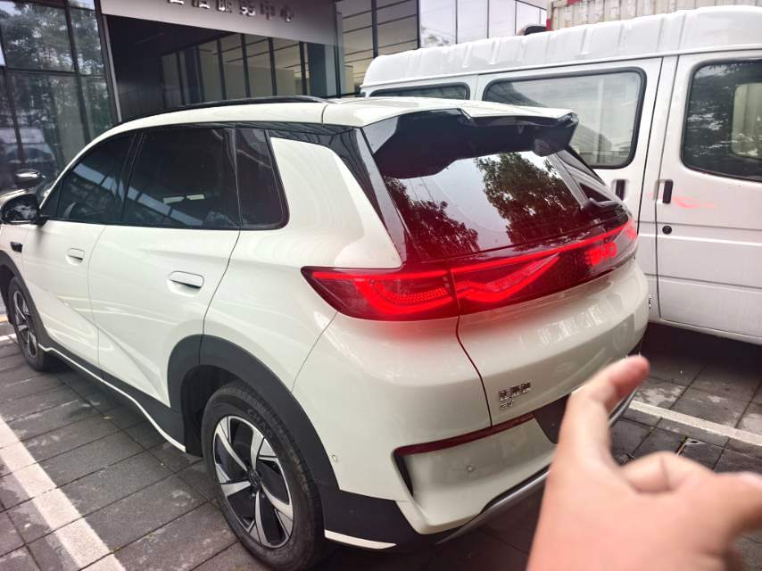 Электромобиль BYD 05 с запасом хода 520 км