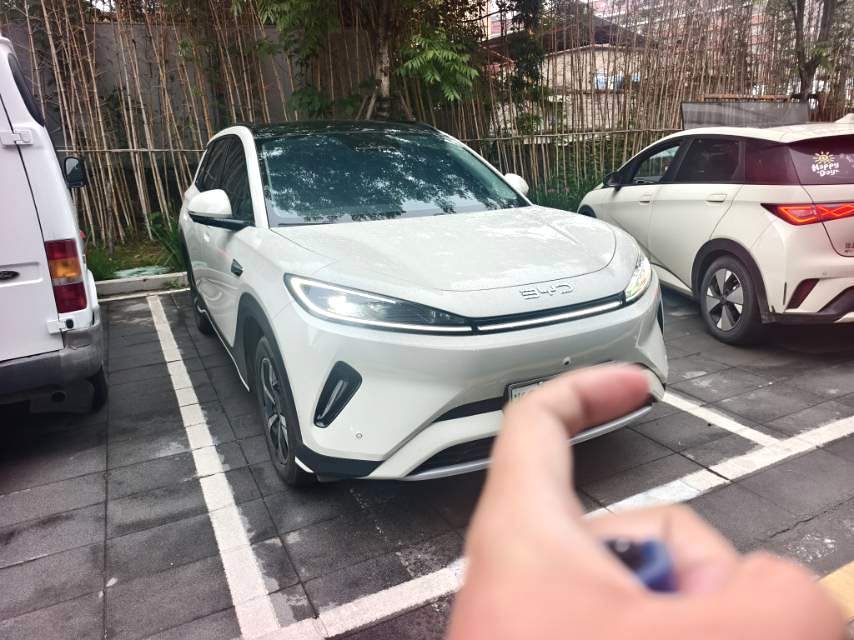 Электромобиль BYD 05 с запасом хода 520 км