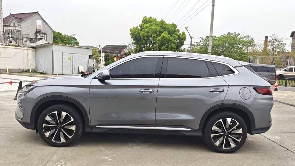 BYD PLUS — электромобиль на альтернативном топливе с запасом хода 520 км, версия Premium