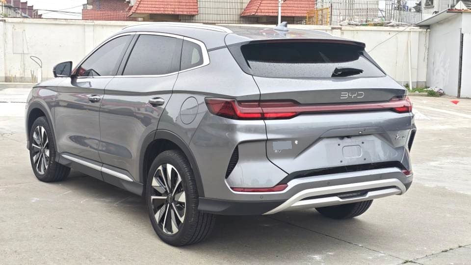 BYD PLUS — электромобиль на альтернативном топливе с запасом хода 520 км, версия Premium