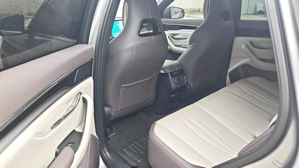 BYD PLUS — электромобиль на альтернативном топливе с запасом хода 520 км, версия Premium