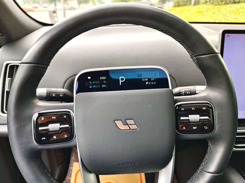 Li Auto L (Liter) 7 Pro