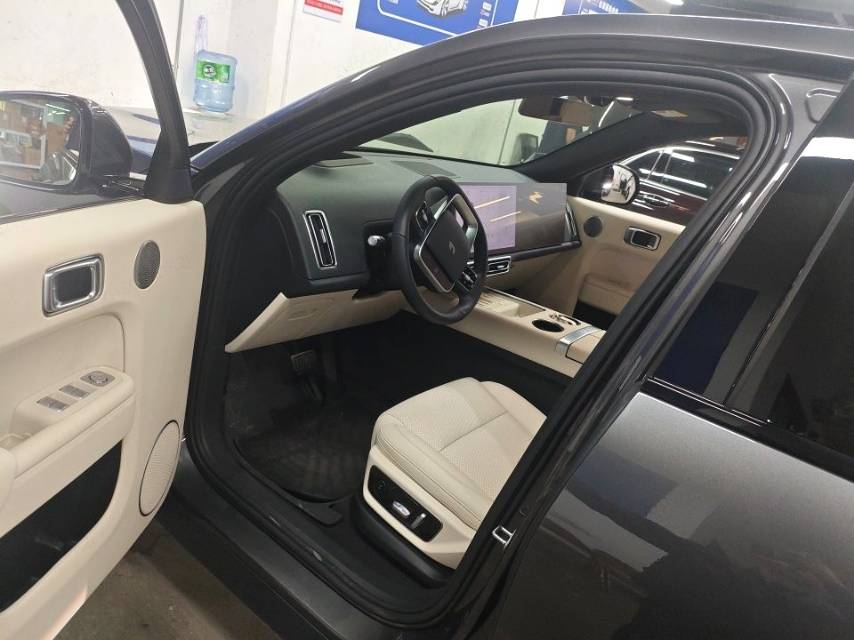 Li Auto L (Liter) 7 Pro