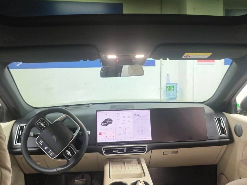 Li Auto L (Liter) 7 Pro