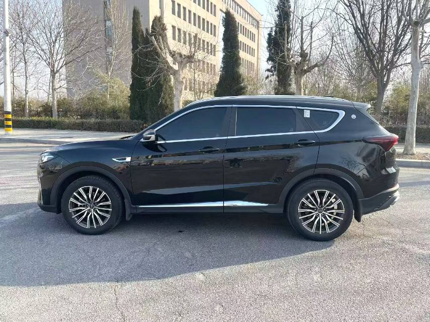 Jetour X 70 PLUS 1.5T CVT PRO 5 Seats