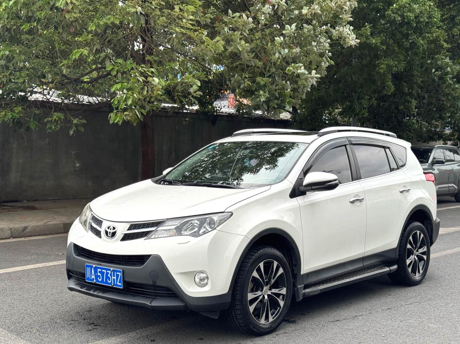 RAV 4 荣放 Model Year 2.5L 自动四驱豪华版
