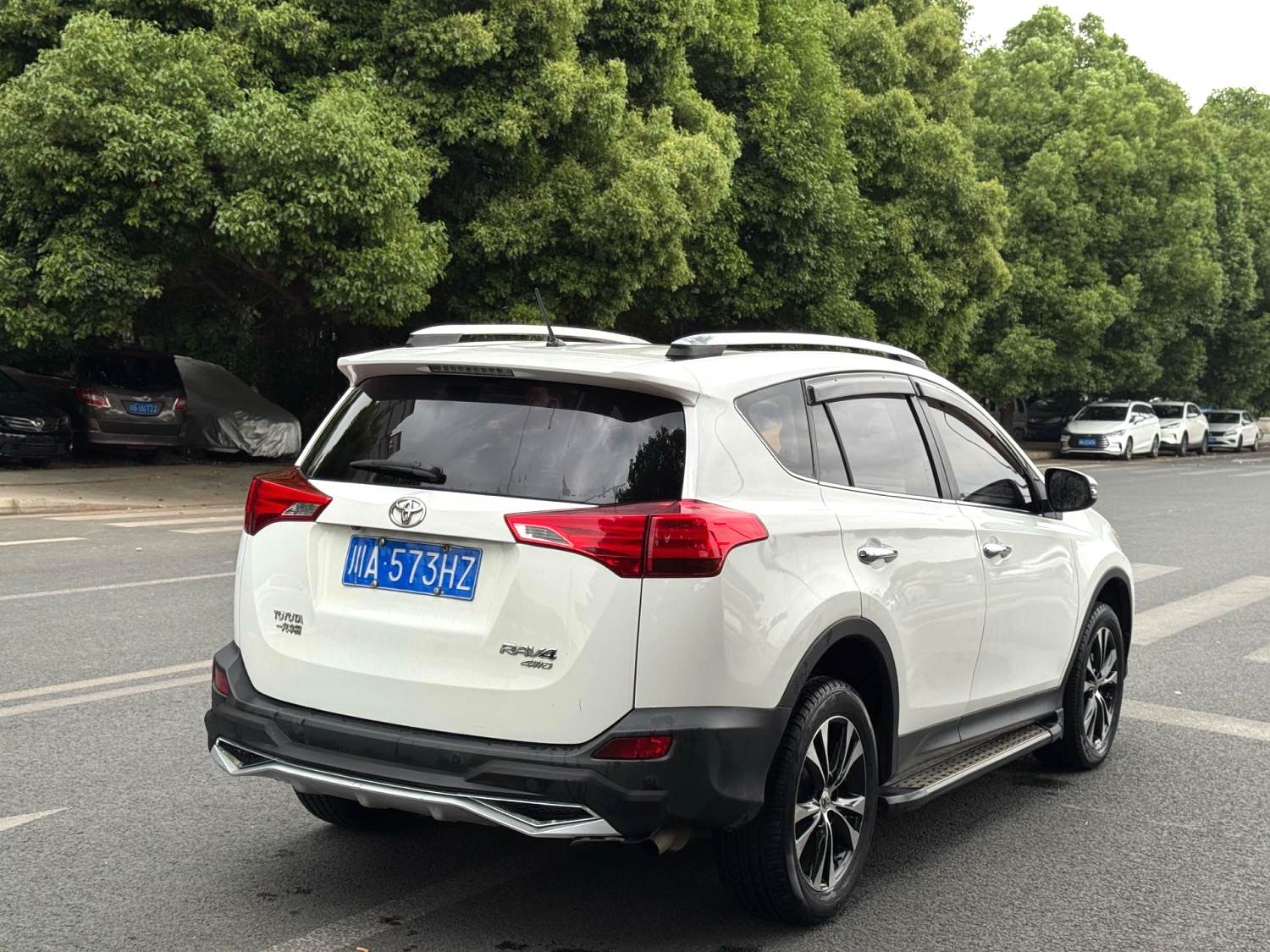 RAV 4 荣放 Model Year 2.5L 自动四驱豪华版