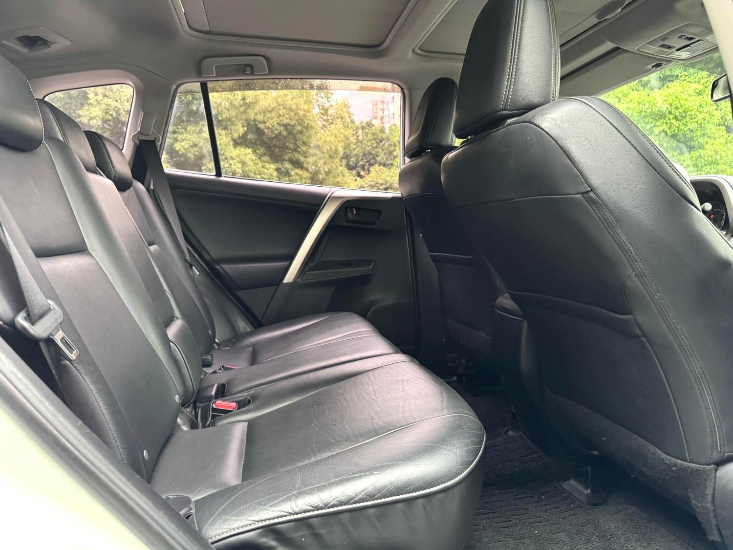 RAV 4 荣放 Model Year 2.5L 自动四驱豪华版