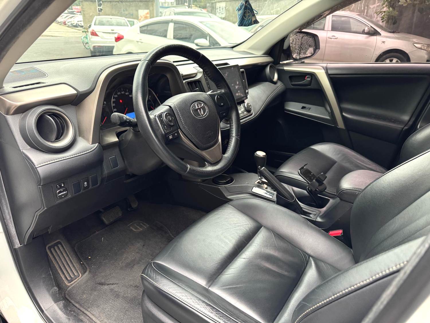 RAV 4 荣放 Model Year 2.5L 自动四驱豪华版