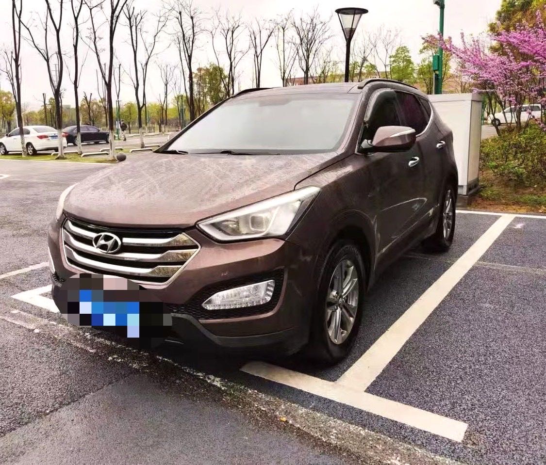 Hyundai Santa Fe 2.4L Automatic2WD 5 Seats
