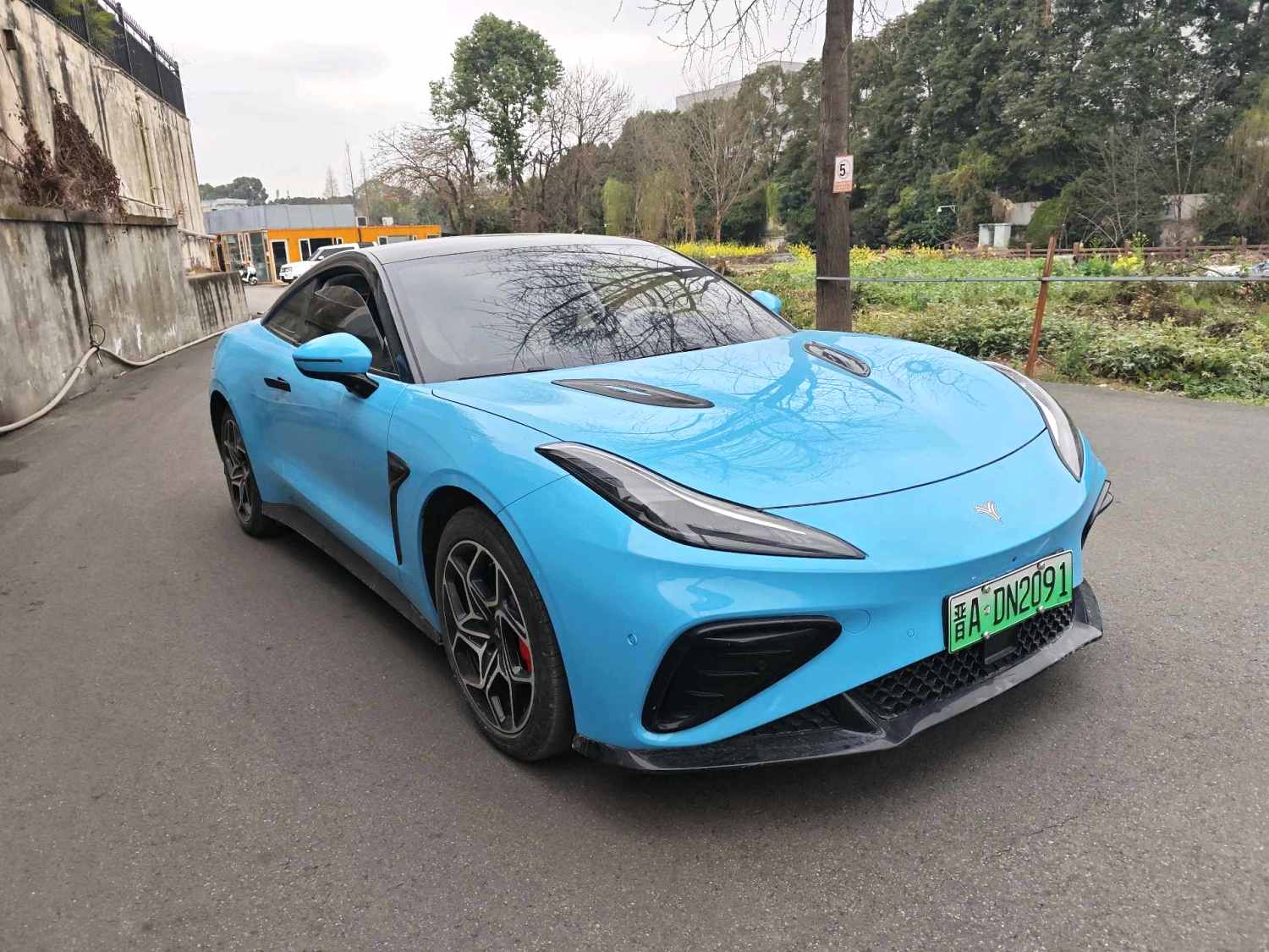哪吒 GT Model Year 580 AWD 运动版