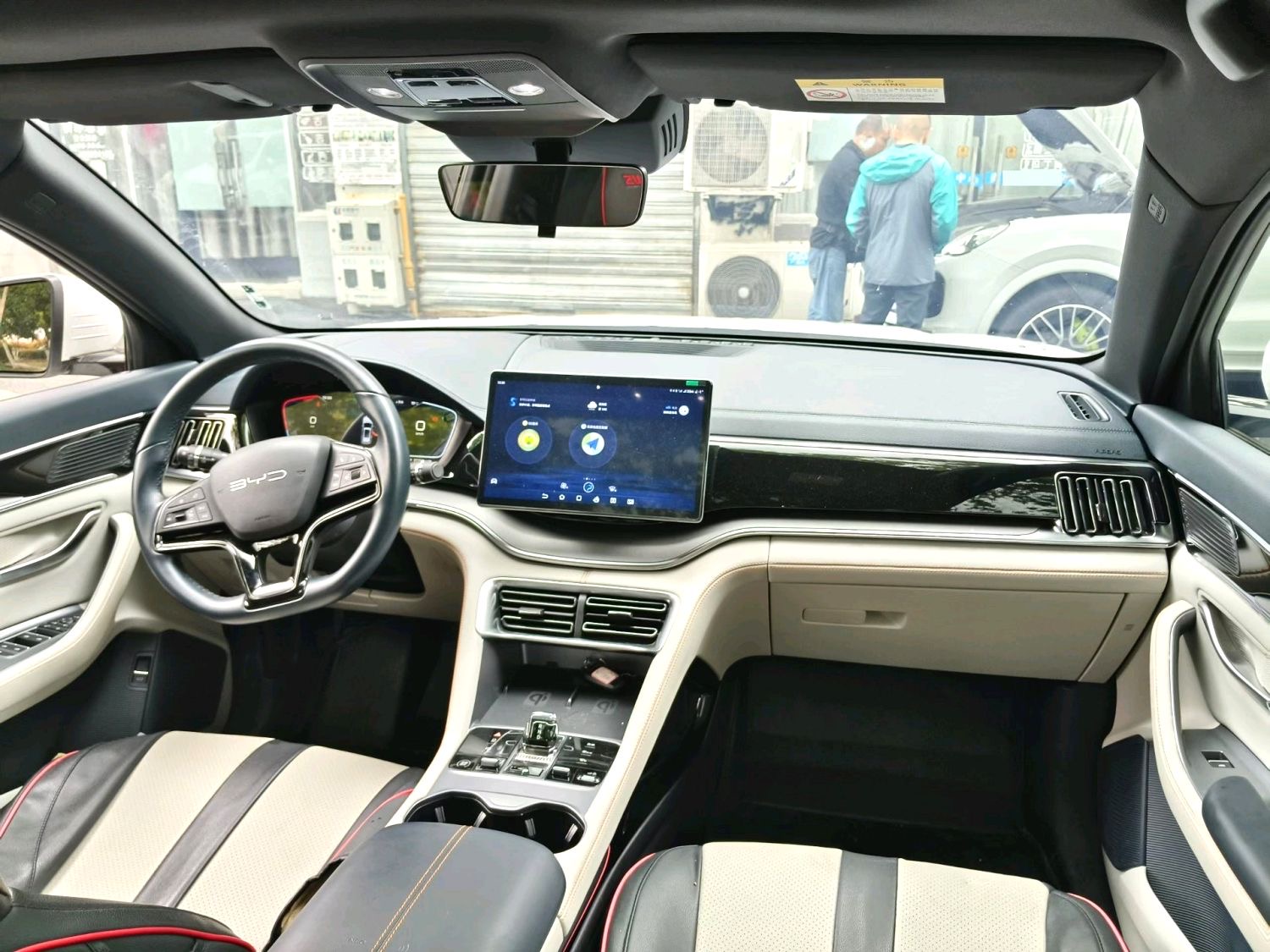 宋 PLUS New Energy Model Year 荣耀版 Electric Vehicle 520km Premium
