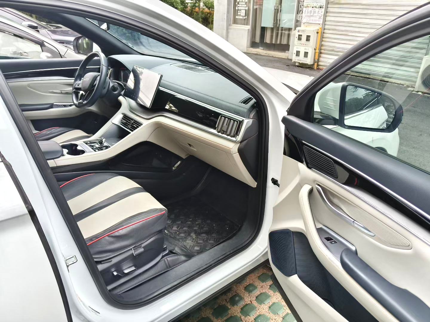 宋 PLUS New Energy Model Year 荣耀版 Electric Vehicle 520km Premium