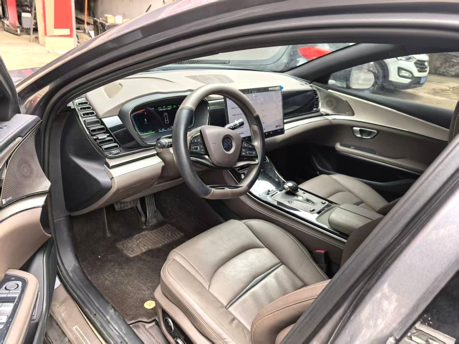 汉 Model Year Electric Vehicle 标准续航版豪华型