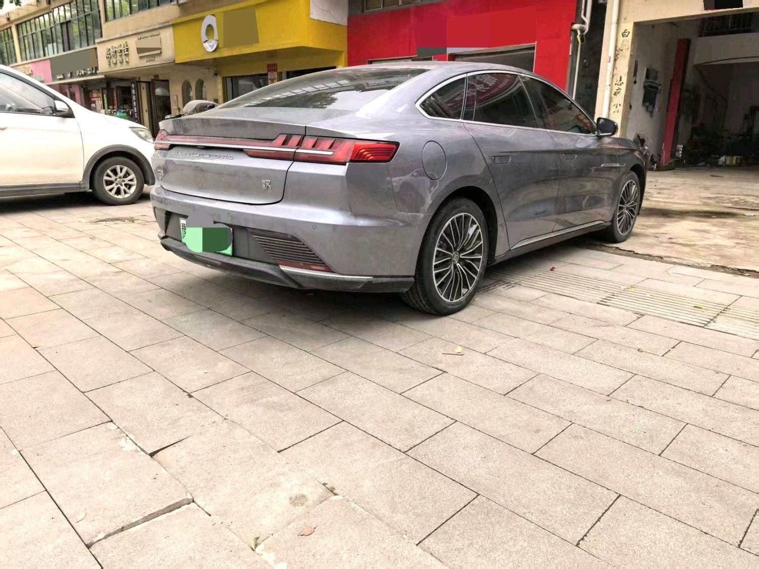 汉 Model Year Electric Vehicle 标准续航版豪华型