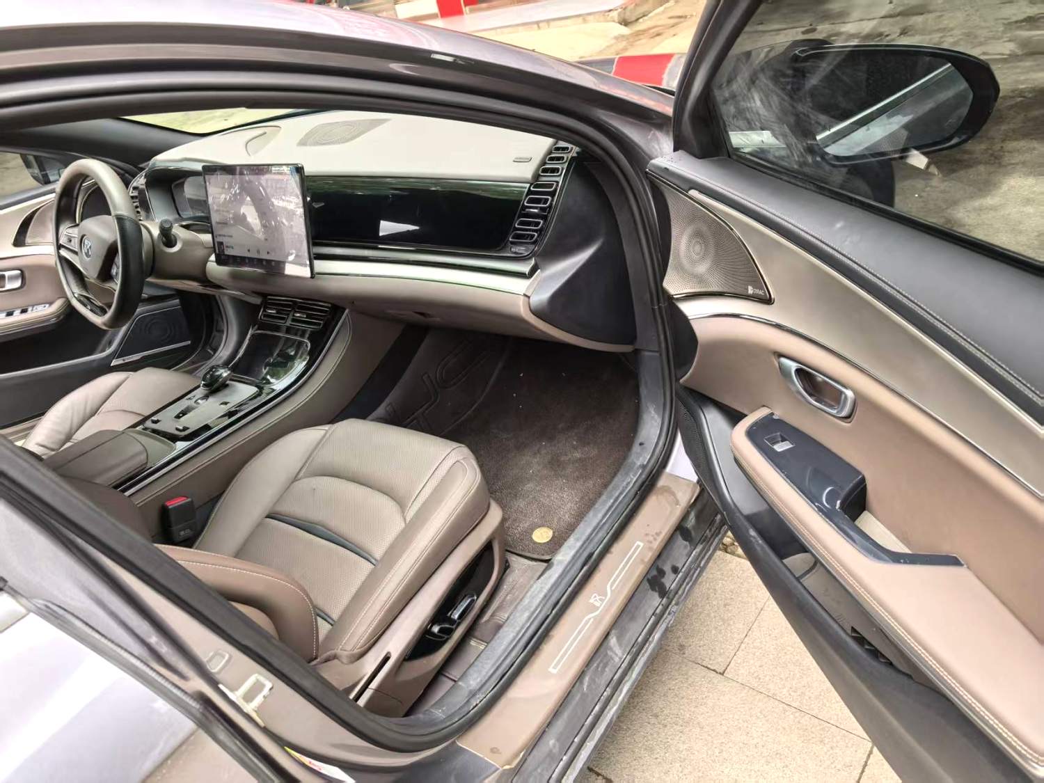 汉 Model Year Electric Vehicle 标准续航版豪华型