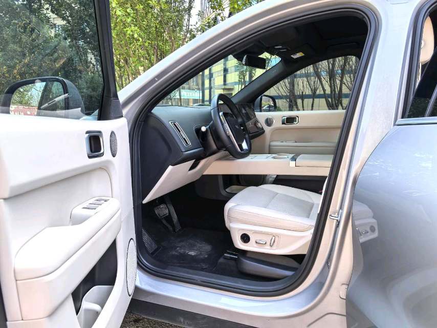Li Auto L (Liter) 6 Max
