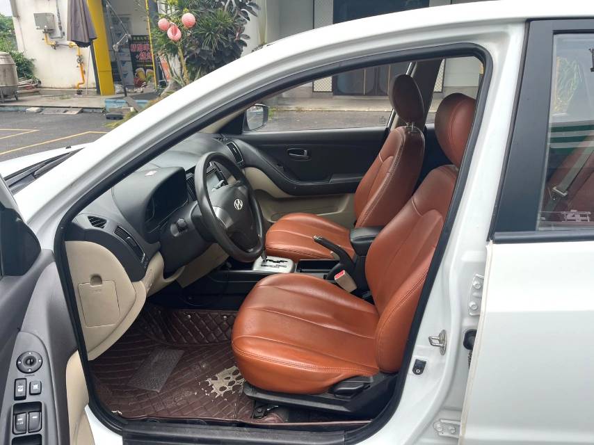 悦动 Model Year 1.6L Auto Luxury