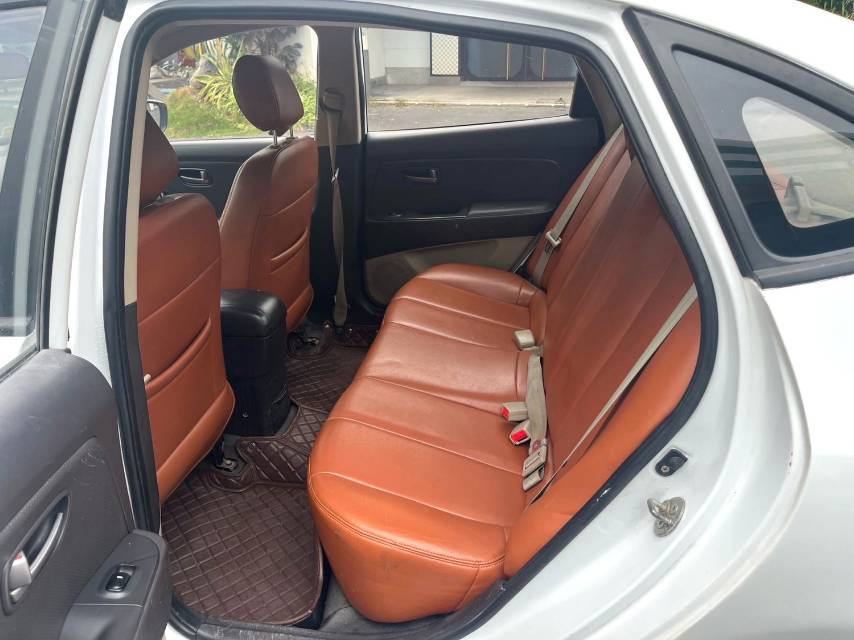 悦动 Model Year 1.6L Auto Luxury