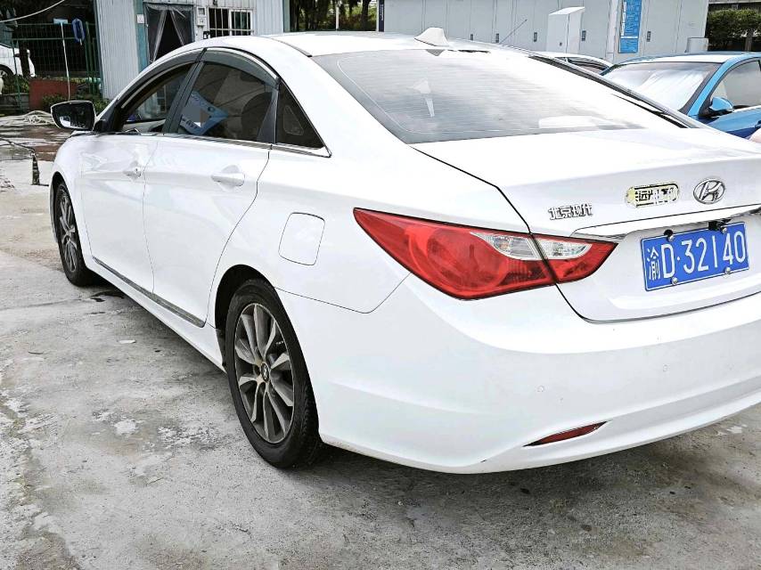 索纳塔 Model Year 经典 2.0L 自动豪华版