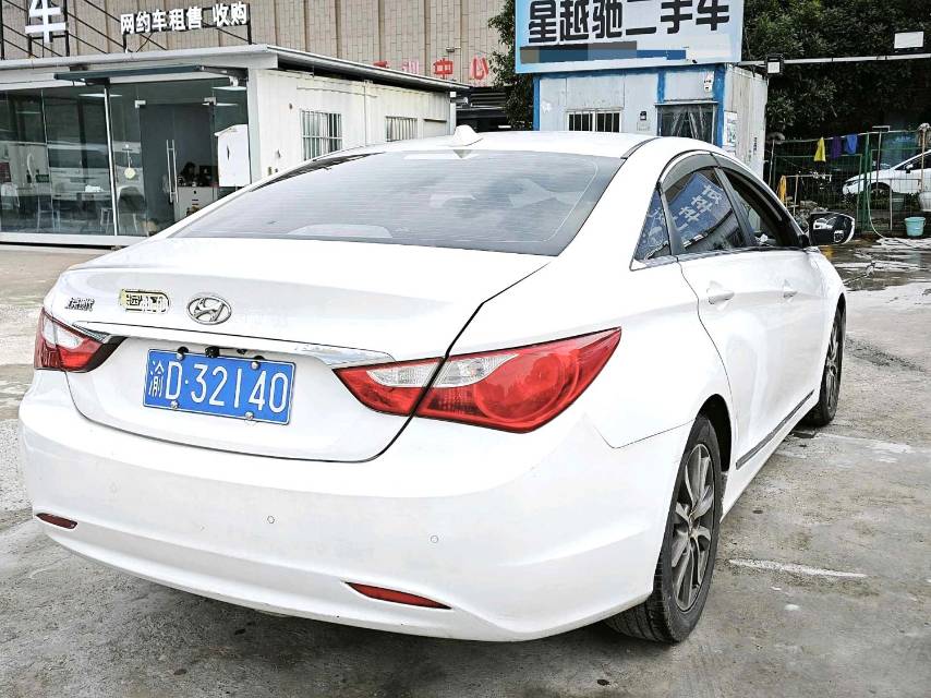 索纳塔 Model Year 经典 2.0L 自动豪华版