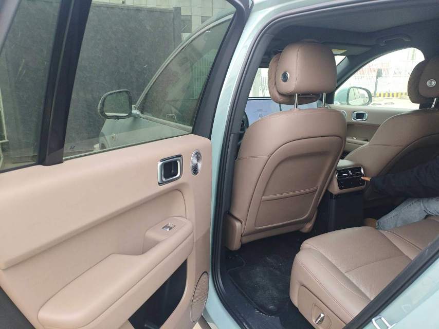 理想 L (Liter) 6 Model Year Max 智能焕新版