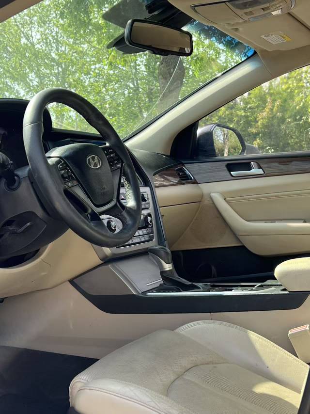 Hyundai 2.4L DLX Premium